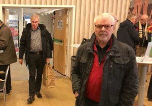 Även smålänningar: Stig-Arne Svensson från Gnosjö och på väg in är Hans-Ove Aldenbrink från Bankeryd